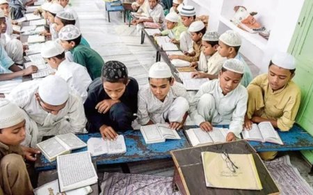 उत्तराखंड में मदरसों पर कार्रवाई, बाहरी बच्चों की जांच का आदेश