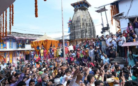 रुद्रप्रयाग: बाबा केदार की पंचमुखी डोली ओंकारेश्वर मंदिर से केदारनाथ की ओर प्रस्थान