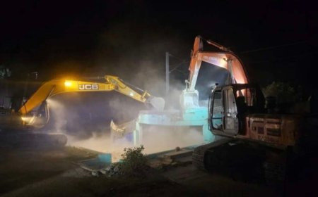 उधम सिंह नगर: रेलवे भूमि पर अवैध मजार को ध्वस्त करने में प्रशासन ने दिखाई सख्ती