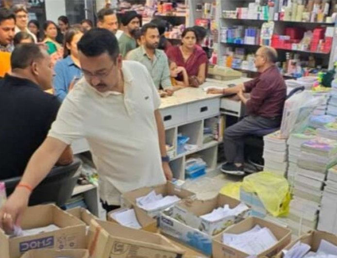 हल्द्वानी में किताब खरीदने का दबाव: विद्यालयों के खिलाफ प्रशासन ने की सख्त कार्रवाई