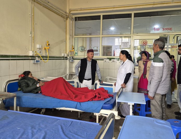 पूर्व विधायक ललित फर्स्वाण ने जिला अस्पताल की व्यवस्थाओं पर उठाए सवाल, सरकार को किया कठघरे में