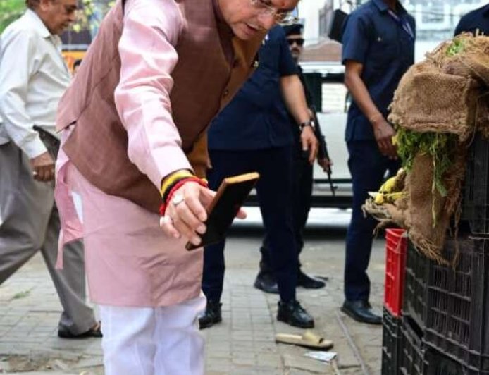 देहरादून में सीएम धामी का त्वरित एक्शन, जाखन में वीडियो कॉल के जरिए दिखाई हकीकत