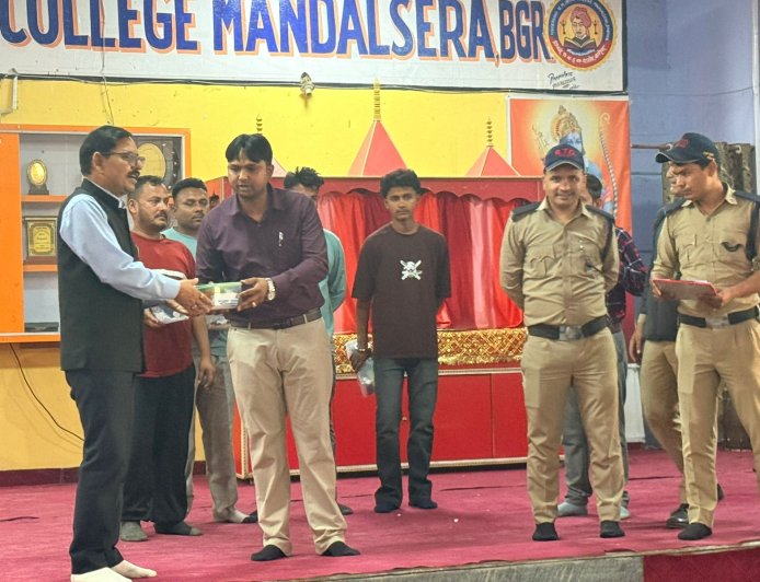 विवेकानंद स्कूल में सड़क सुरक्षा कार्यक्रम: विद्यार्थियों को मिली फर्स्ट रेस्पॉन्डर ट्रेनिंग