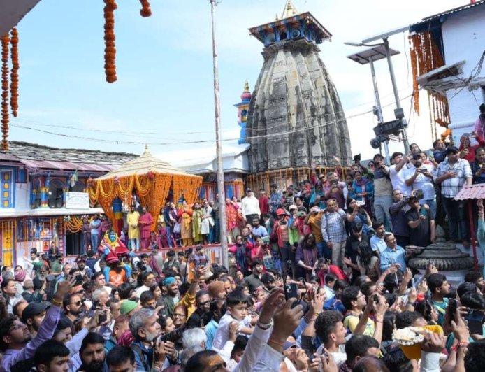 रुद्रप्रयाग: बाबा केदार की पंचमुखी डोली ओंकारेश्वर मंदिर से केदारनाथ की ओर प्रस्थान