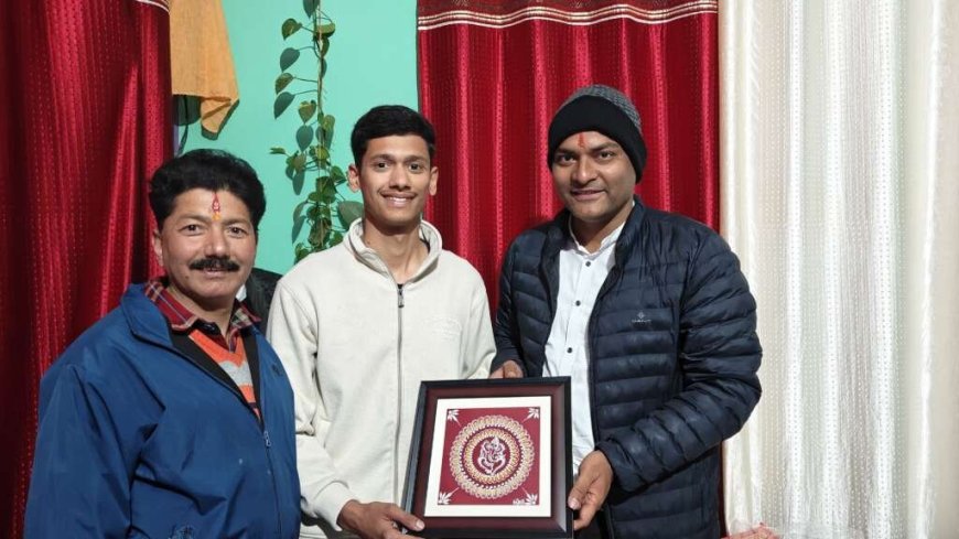 चंपावत: गौरव जोशी ने CDS परीक्षा में प्राप्त की 114वीं रैंक, जिलाधिकारी ने किया सम्मानित