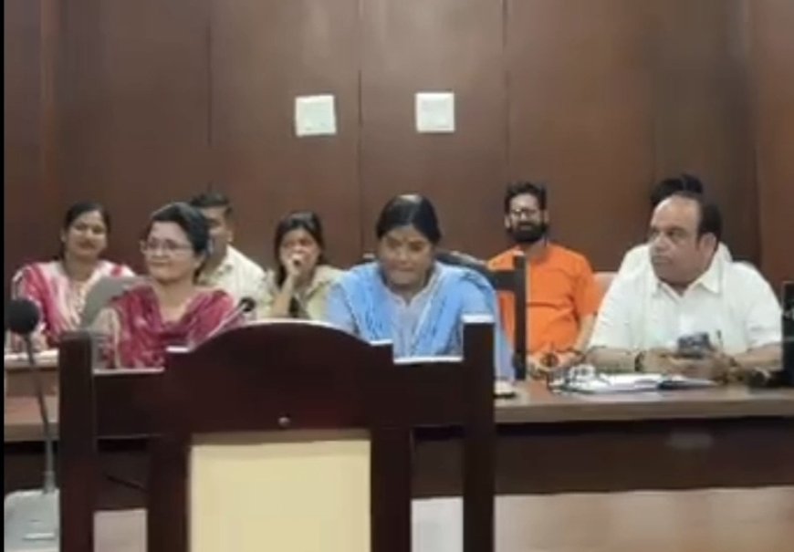 जिलाधिकारी आकांक्षा कोंडे का सख्त एक्शन: एसीएमओ पर अनुशासनहीनता की रिपोर्ट शासन को भेजी जाएगी