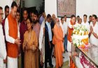 छत्तीसगढ़ से लौटते ही सीएम धामी ने खंडूड़ी को दी भावभीनी श्रद्धांजलि, बने भावुक पल