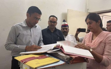 देहरादून में विकासनगर सब-रजिस्ट्रार कार्यालय में डीएम सविन बंसल की छापेमारी ने खोली गंभीर अनियमितताओं की परतें