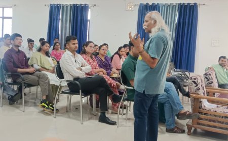 बागेश्वर में शुरू हुई अनुभवनात्मक भौतिकी कार्यशाला, प्रोफेसर एच.सी. वर्मा ने प्रयोगों के महत्व पर किया जोर