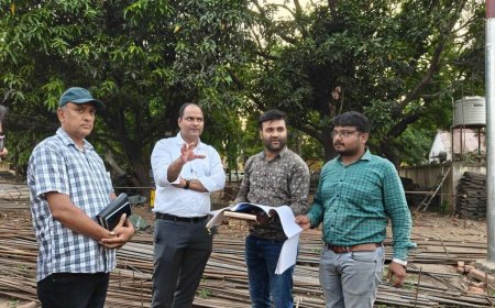 चम्पावत: डीएम मनीष कुमार ने किया निर्माणाधीन स्टेट गेस्ट हाउस का निरीक्षण - समय पर कार्य पूर्ण करने के दिए निर्देश