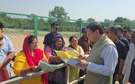 खटीमा: लोहियाहेड हेलीपैड पर सीएम धामी ने जनसमस्याएं सुनीं, त्वरित समाधान के दिए निर्देश