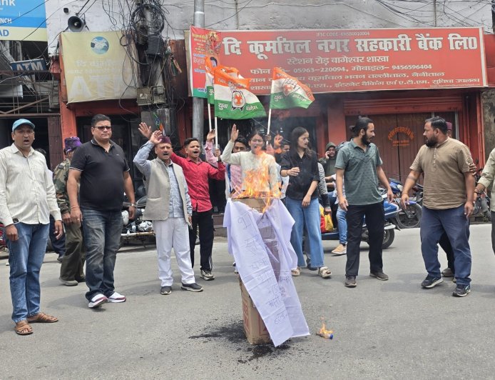 चम्पावत दुष्कर्म मामले पर यूथ कांग्रेस का जबरदस्त प्रदर्शन