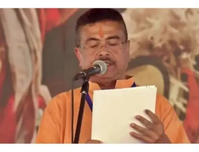 पश्चिम बंगाल में इतिहास रचते हुए शुभेंदु अधिकारी ने मुख्यमंत्री पद की शपथ ली।
