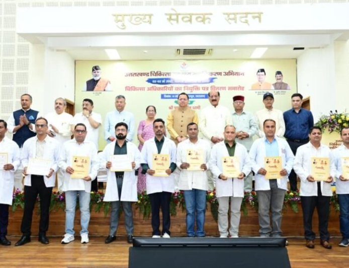 उत्तराखंड में मुख्यमंत्री धामी ने 307 युवाओं को सौंपे नियुक्ति पत्र, रोजगार के नए द्वार खोले