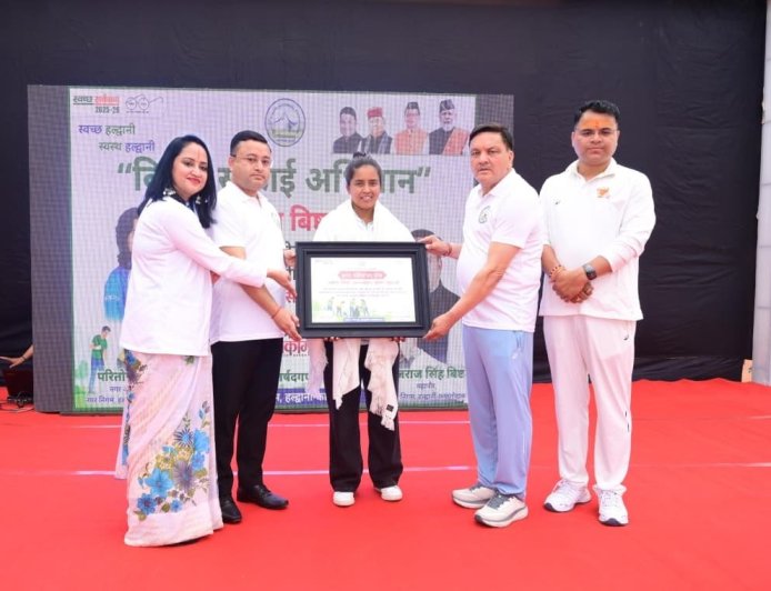 हल्द्वानी की स्वच्छता मुहिम में क्रिकेटर एकता बिष्ट का योगदान, बनीं ब्रांड एंबेसडर