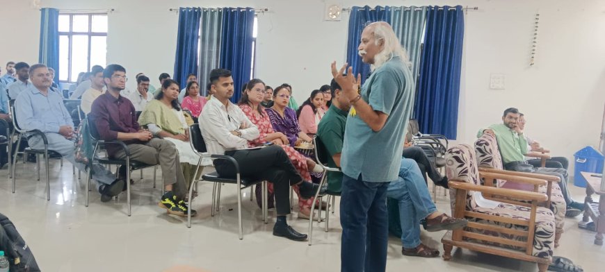 बागेश्वर में शुरू हुई अनुभवनात्मक भौतिकी कार्यशाला, प्रोफेसर एच.सी. वर्मा ने प्रयोगों के महत्व पर किया जोर