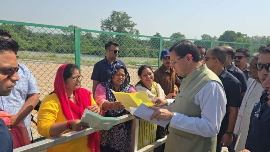 खटीमा: लोहियाहेड हेलीपैड पर सीएम धामी ने जनसमस्याएं सुनीं, त्वरित समाधान के दिए निर्देश