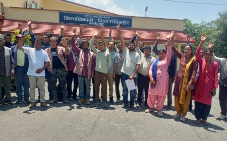 सड़क निर्माण में देरी के चलते ग्रामीणों का आक्रोश, चुनाव बहिष्कार की दी चेतावनी