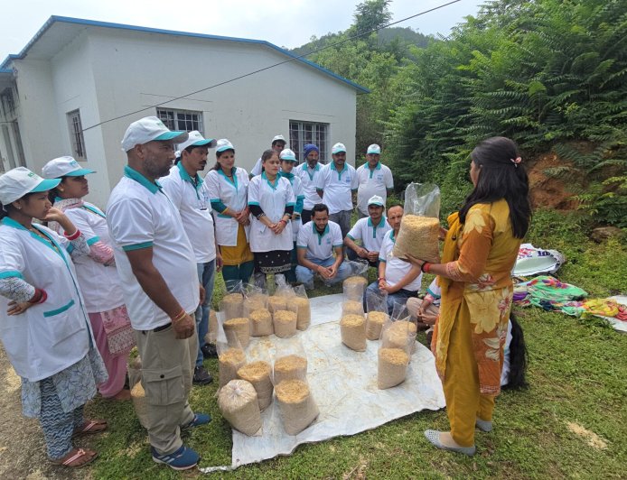 मशरूम उत्पादन प्रशिक्षण: युवाओं और महिलाओं के लिए आत्मनिर्भरता का एक नया अफसाना
