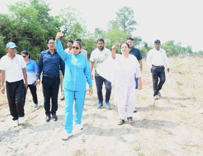 खेल मंत्री रेखा आर्या ने खेल विश्वविद्यालय की भूमि का किया निरीक्षण, खिलाड़ियों के सपनों को बताया तीर्थ