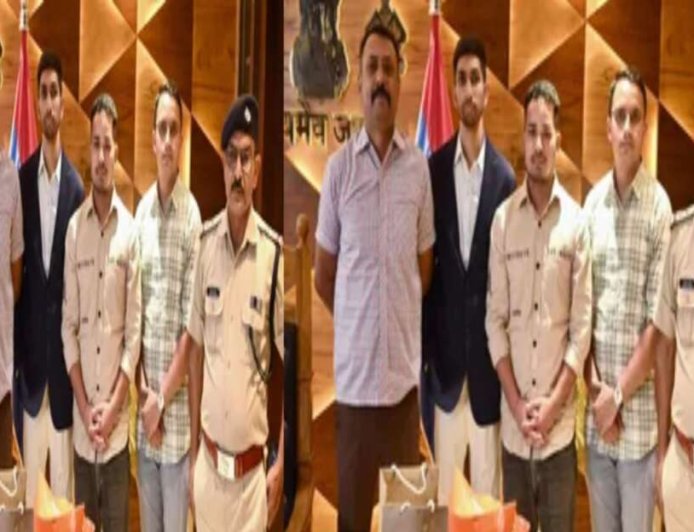 हरिद्वार का मनीष रमोला बना डिप्टी एसपी, शाबाशी के साथ मिठाइयों से हुआ सम्मानित