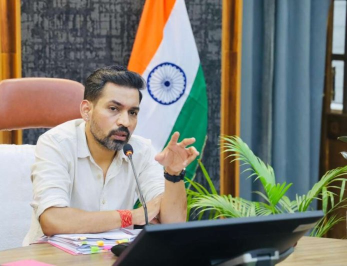 देहरादून जिला प्रशासन की नई पहल: गंभीर बीमारियों से जूझ रहे बच्चों का निःशुल्क उपचार और चिन्हीकरण कार्य में तेजी