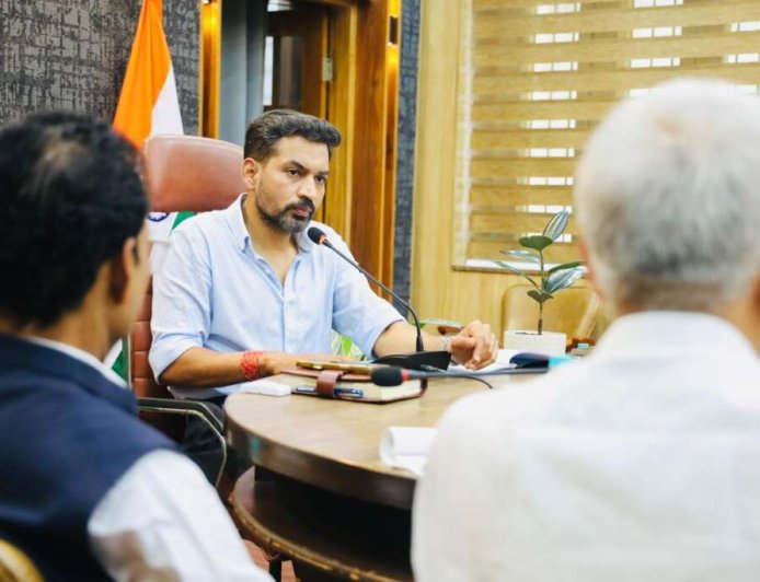 देहरादून: मतदाता सत्यापन अभियान में अद्भुत प्रगति, 98.22% गणना प्रपत्र वितरित
