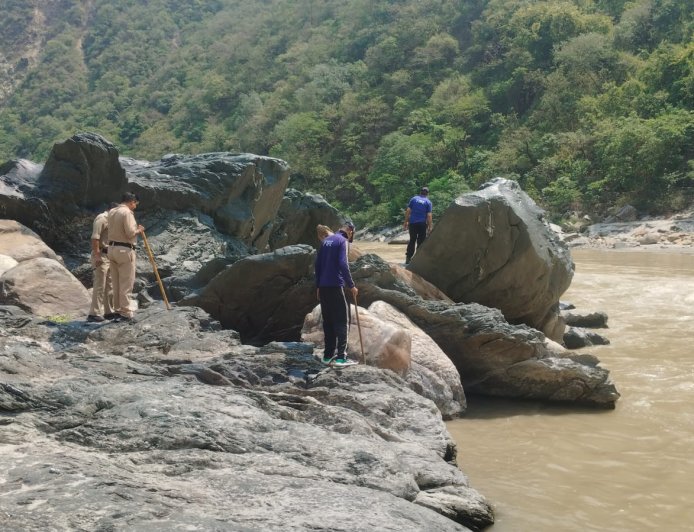 पिंडारी ग्लेशियर क्षेत्र में लापता पर्यटक की खोज जारी, रेस्क्यू टीमों ने किया कठिन श्रम