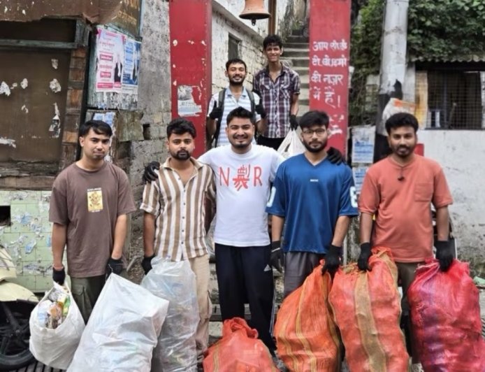 तीन सप्ताह के स्वच्छता अभियान से नीलेश्वर मंदिर मार्ग हुआ जगमगाता, स्वयंसेवकों ने किया भारी मात्रा में कचरा हटाने का कार्य