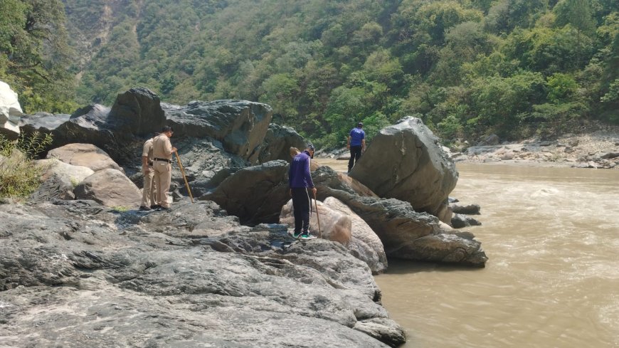 पिंडारी ग्लेशियर क्षेत्र में लापता पर्यटक की खोज जारी, रेस्क्यू टीमों ने किया कठिन श्रम