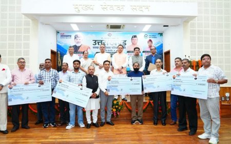उत्तराखंड में स्वच्छ पारिस्थितिकी के लिए ईंधन आधारित वाहनों को प्रोत्साहन, सीएम धामी ने बांटे सब्सिडी चेक