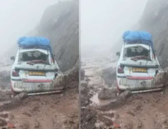 उत्तराखंड में हाईवे पर गिरा भारी बोल्डर, एक ही परिवार के छह लोग अमानवीय स्थिति में फंसे