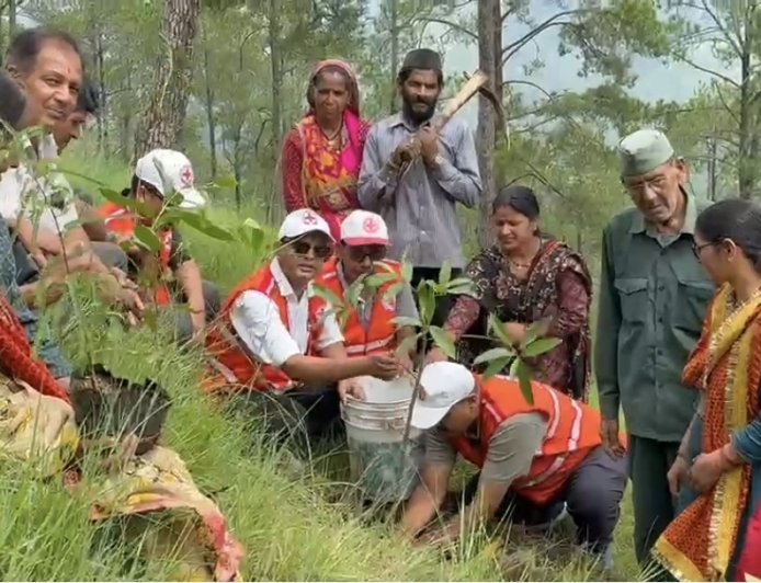 मनकोट क्षेत्र में जनभागीदारी से हरियाली की ओर बढ़े कदम, बंजर पहाड़ सजेगा नई छवि से