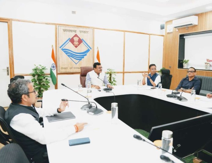 उत्तराखंड: मुख्य सचिव का सौर ऊर्जा और वित्तीय अनुशासन पर जोर