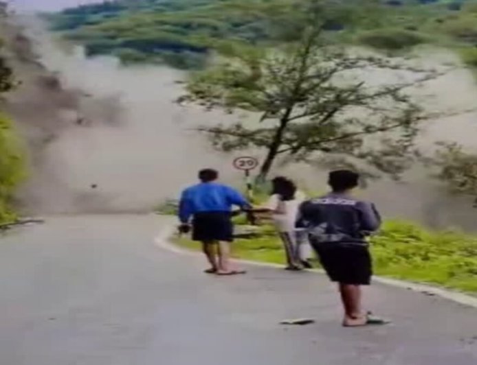 उत्तराखंड: तुंगनाथ मार्ग पर चट्टानों का गिरना, बड़ा खतरा टला - जानें पूरी जानकारी