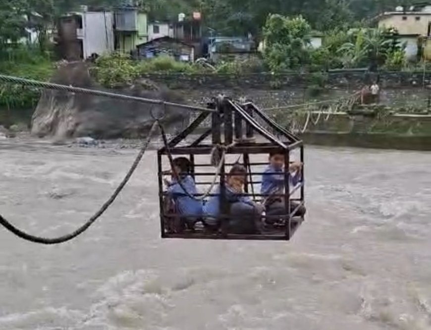 9 वर्षों से झूला पुल की कमी से त्रस्त ग्रामीण, नदी पार करने को मजबूर
