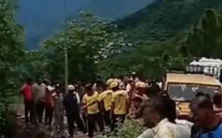 उत्तराखंड हादसा: गहरी खाई में बही कार, पांच की जान गई, एक बच्चा घायल