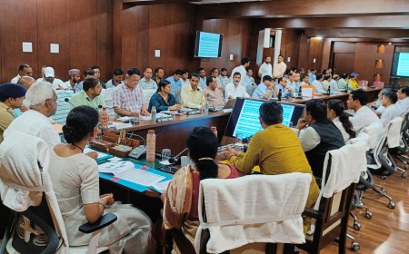 बागेश्वर में मंत्री ने आपदा प्रबंधन एवं पुनर्वास कार्यों की की समीक्षा, त्वरित कार्रवाई पर जोर