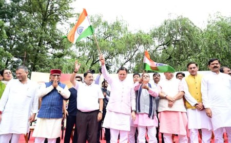देहरादून में सीएम धामी ने तिरंगा यात्रा निकाली, जनता से की एकता और अखंडता का संकल्प लेने की अपील