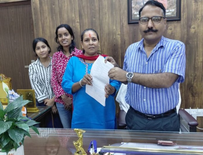 हल्द्वानी: DM रयाल की पहल से भू-माफिया से मुक्त हुई गरीब महिला की 25 नाली भूमि