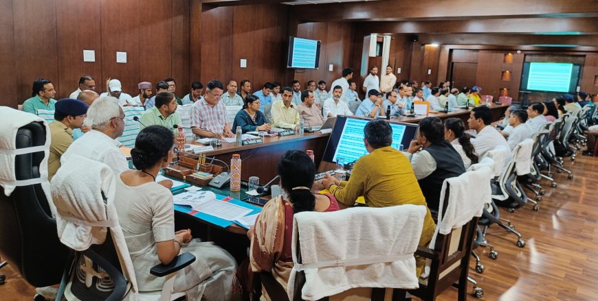 बागेश्वर में मंत्री ने आपदा प्रबंधन एवं पुनर्वास कार्यों की की समीक्षा, त्वरित कार्रवाई पर जोर